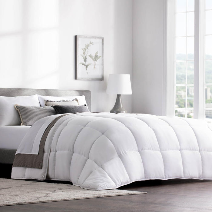 Weekender Quilted Down Alternative Comforter - White