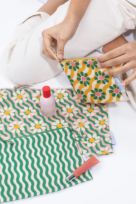 Wavy Daisy Pouch