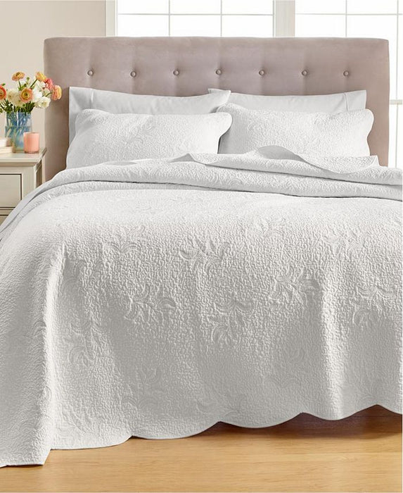 Stenciled Leaves F/Qn Quilt - White