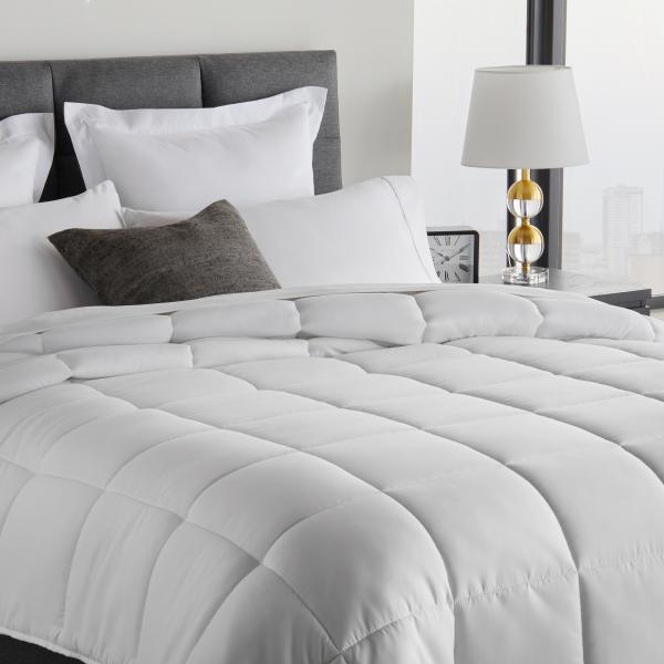 Microfiber Oversized Comforter (White)