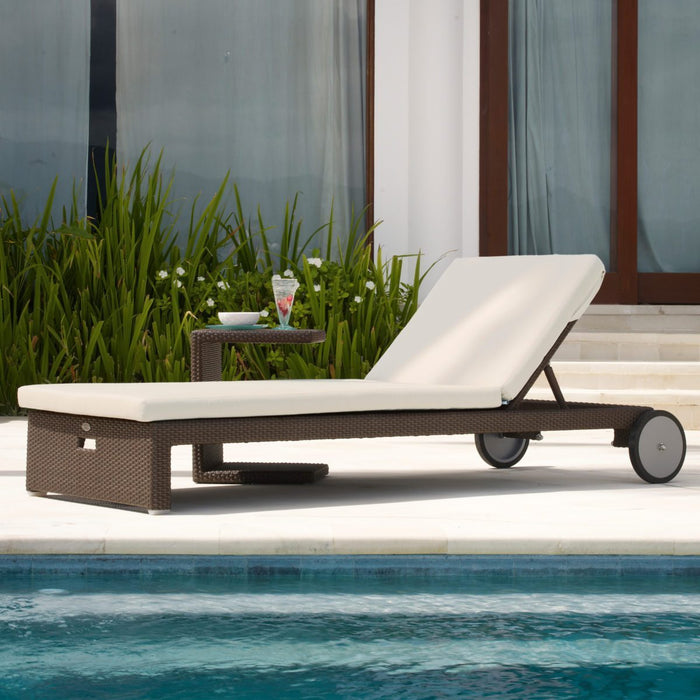 Cuatro Chaise Lounge with Cushion