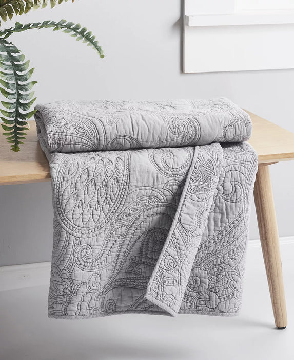 Perla Quilted Throw