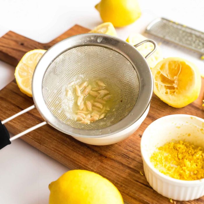 Strainer w/Silicone Handle