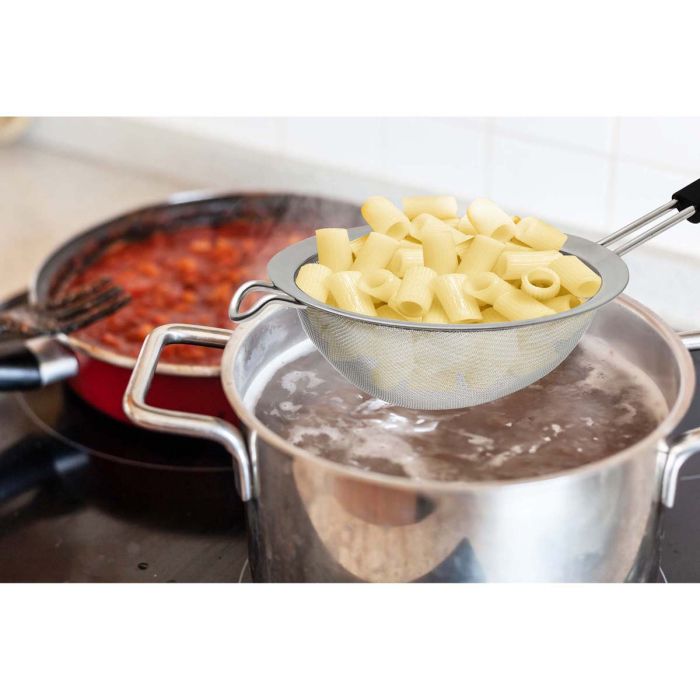 Strainer w/Silicone Handle