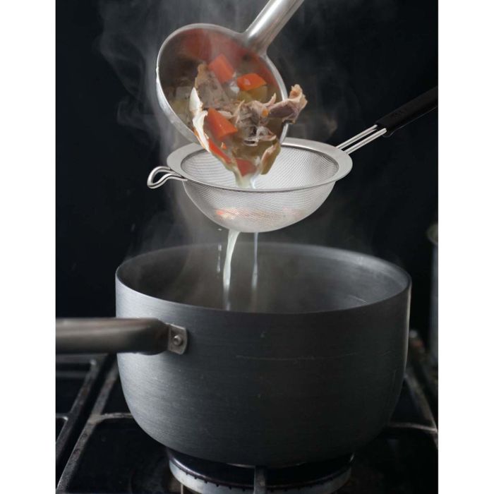 Strainer w/Silicone Handle
