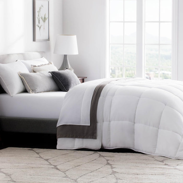 Weekender Quilted Down Alternative Comforter - White