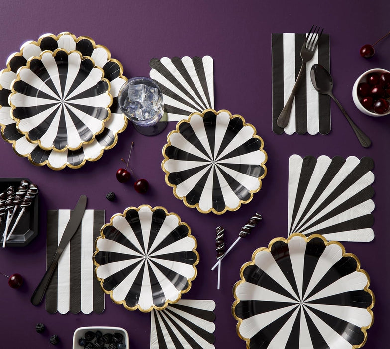 8pk. Black & White Pinwheel Disposable Dinner Plates