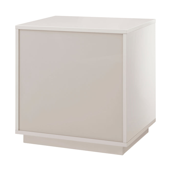 Tresero Nightstand
