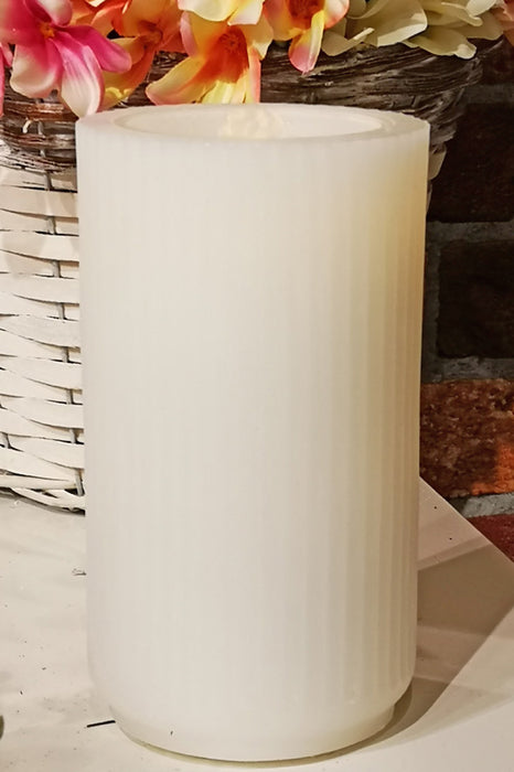 Vertical Fountain Candle - White