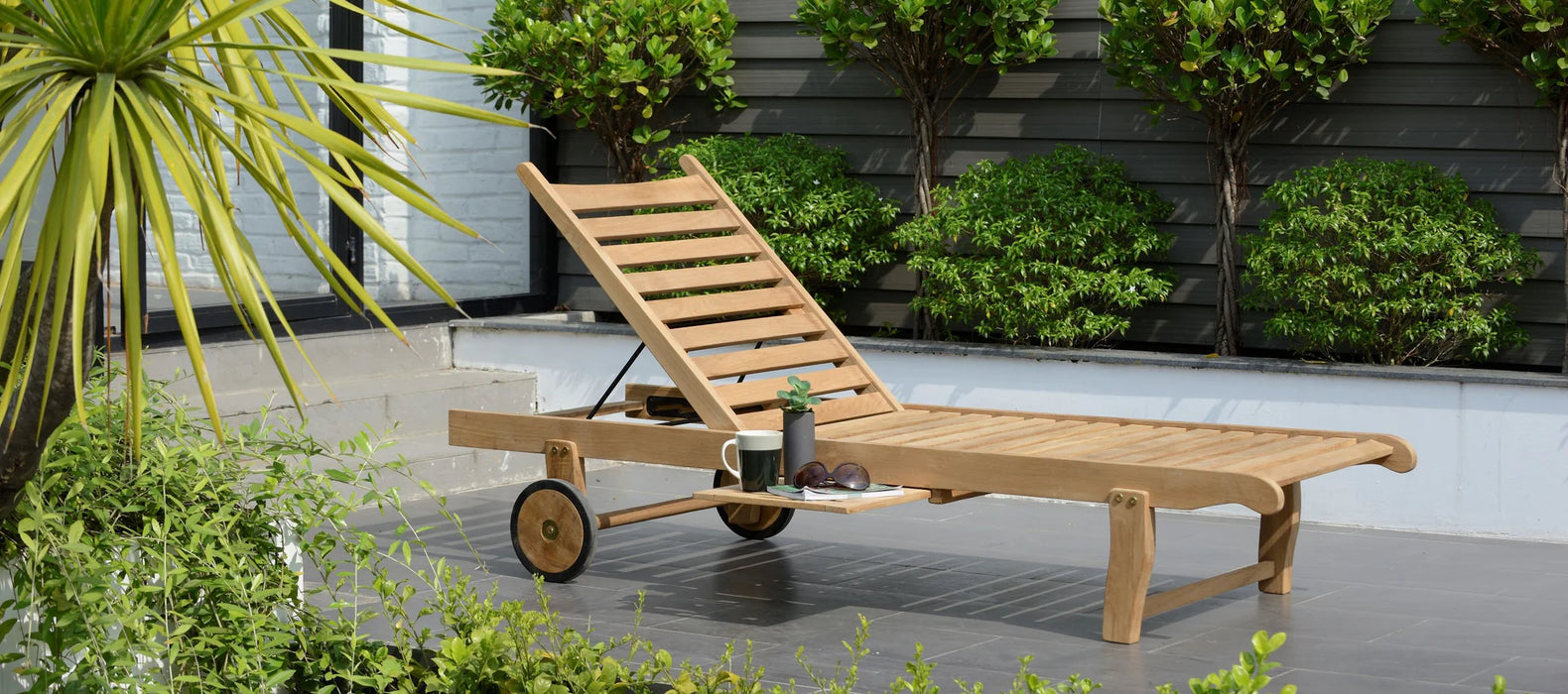 Windu Chaise Lounger w/Tray